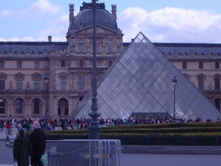 LE LOUVRE