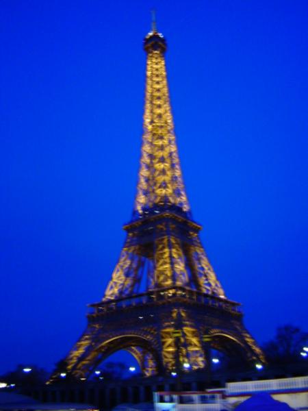                     LE VOYAGE TE PARIS